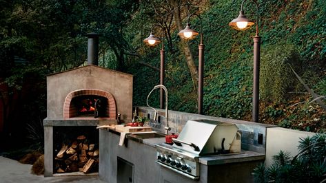 Grill Backyard Ideas, Backyard Ideas Diy, Aesthetic Bbq, Grill Backyard, Bbq Aesthetic, Outdoor Kitchen Lighting, Backyard Aesthetic, Best Charcoal Grill, Outdoor Grill Station