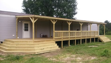 Deck Off Mobile Home, Doublewide Porch Ideas Exterior, Diy Porch Build, Mobile Home Enclosed Porch Ideas, Mobile Home Covered Porch Ideas, Manufactured Home Skirting Ideas, Trailer Porch Ideas, Mobile Home Outdoor Ideas, Mobile Home Patio Ideas