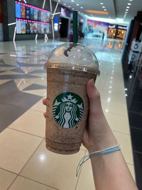 Starbucks Drinks Java Chip, Java Chip Frappachino, Java Chip Frappe, Starbucks Asthetic, Java Chip, Starbucks Orders, Antlers Decor, Yummy Alcoholic Drinks, How To Order Starbucks