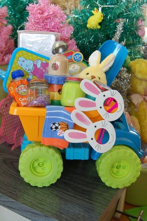 25 Cute and Creative Homemade Easter Basket Ideas from the DIY & Crafts Blog Homemade Easter Baskets, Unique Easter Baskets, Creative Easter Baskets, Baby Easter Basket, Easter Baskets For Toddlers, Easter Basket Ideas, Easter Goodies, Unique Easter, Easter Basket Diy