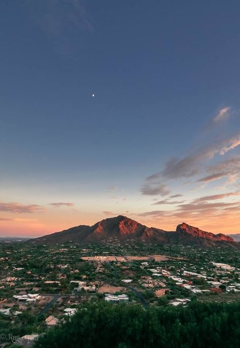 The iconic Camelback Mountain in Phoenix (do you see the camel's back?) Phoenix Travel, Yuma Arizona, Camelback Mountain, Arizona Travel, Arizona Usa, Best Hikes, Phoenix Arizona, Oh The Places Youll Go, Places Around The World