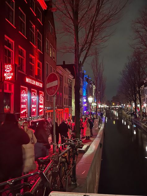 Amsterdam Red Light District Aesthetic, Netherlands Astethic, Amsterdam Nightlife Aesthetic, Amsterdam Travel Aesthetic, Amsterdam Night Life, Amsterdam Aesthetic Night, Utrecht Aesthetic, Amsterdam Life, Amsterdam Nightlife