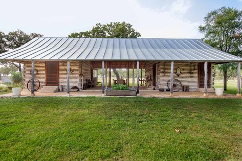 Dogtrot Cabin, Dogtrot House, House With Dog Trot, Ranch Bunk House, Log Cabin Pool House, Dog Trot House Plans, Tiny House Hunting Cabin, Dog Trot House, Trendy Dining Room