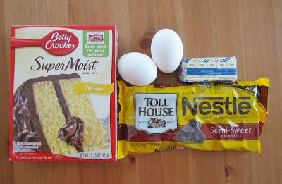 Ingredients:  1 (15 oz.) box yellow cake mix  2 eggs, beaten  5 tbsp. butter, melted  1 bag (12 oz.) semi-sweet chocolate chips Lazy Cookie Bars, Lazy Chocolate Chip Cookie Bars, Cake Mix Chocolate Chip Cookies, Lazy Cake, Cake Mix Cookie Bars, Mix Chocolate, Cake Mix Desserts, Chocolate Chip Bars, Cake Mix Cookie Recipes