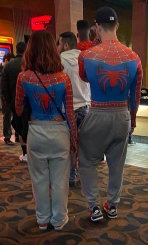 Spiderman Meme, Spiderman Outfit, Spiderman Suits, Duo Costumes, Spiderman Costume, Lover Era, Duo Halloween Costumes, Couples Halloween Outfits, Cute Couple Halloween Costumes