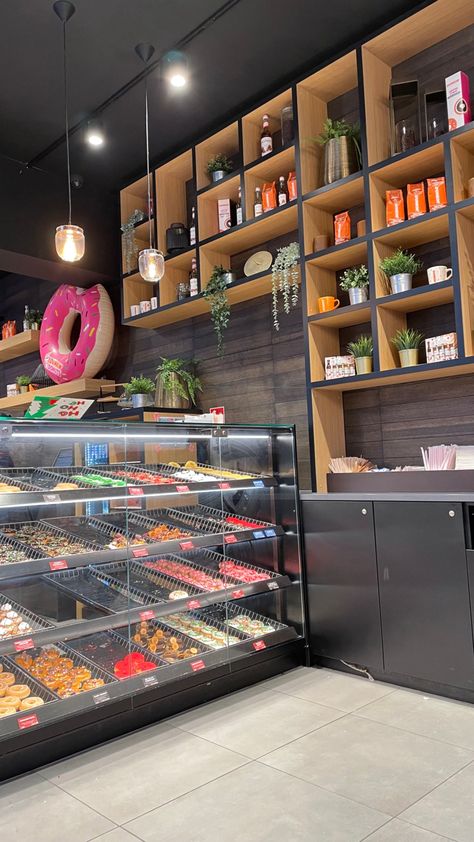 Donut Shop Interior, Interior Showroom, Distilling Equipment, Dunkin Donut, Donut Shops, Donut Design, Bakery Store, Trendy Belts, Small Cafe Design