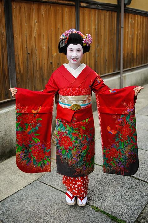 National Costumes of the World Gallery | LoveToKnow National Costumes Of The World, Japanese National Costume, Japan Costume, Kimono Woman, United Nation, Japanese Costume, Costumes Around The World, Travel 2024, Halloween Things