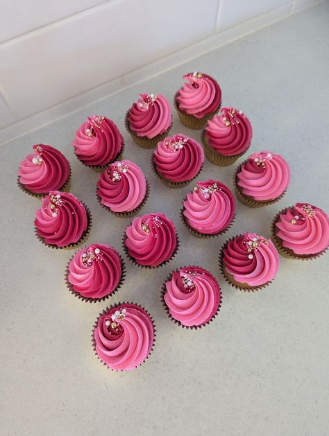 Fuschia Cupcakes, Hot Pink Cupcakes, Black Cupcakes, 30th Bday Party, Birthday Things, 30th Bday, Unicorn Cupcakes, Pink Cupcakes, Bakery Cakes