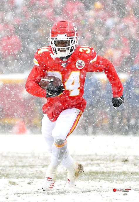 Kansas City Nfl, Football Drip, Chiefs Kingdom, B Image, The Chiefs, Kc Chiefs, Sports Images, Nfl Players, The Avengers