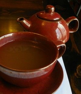 Finjan Erfeh - Saudi Spicy Tea Saudi Arabian Food, Arabian Tea, Saudi Food, Arabian Recipes, Saudi Arabia Travel, Spicy Tea, Chai Tea Recipe, Latin American Recipes, Coffee Milk Tea