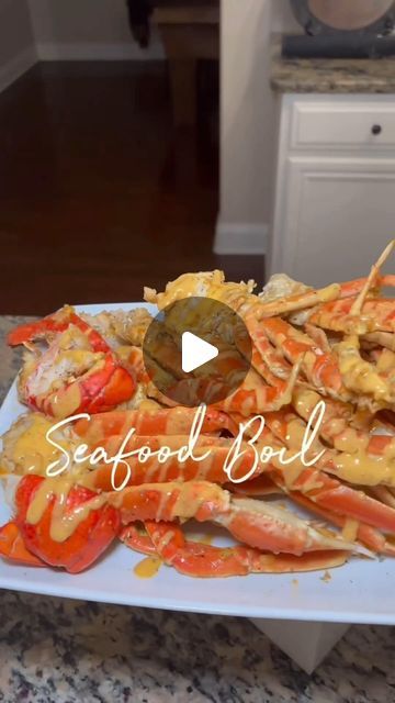 Creamy Garlic Butter Sauce, Juicy Crab, Crab Boil Recipe, Seafood Broil, Cajun Seafood, Shrimp Sausage, Lemon Garlic Shrimp, Seafood Sauce, Boiled Food