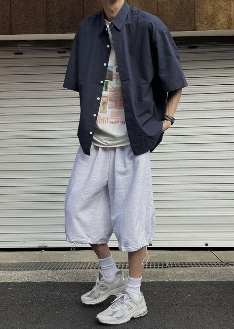 Middle School Fashion, Guy Outfits, New Jeans Style, Summer Inspo, Long Shorts, Outfit Summer, Casual Street Style, School Fashion, Asian Men