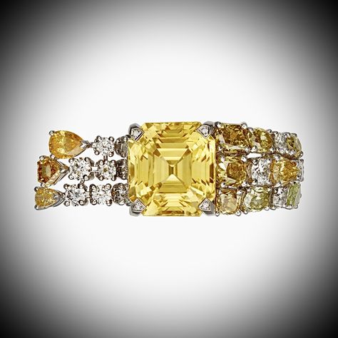 Cartier Jewellery, Yellow Diamonds, Ceylon Sapphire, Cartier Jewelry, Cartier Ring, Yellow Sapphire, Yellow Diamond, Pear Cut, Side View