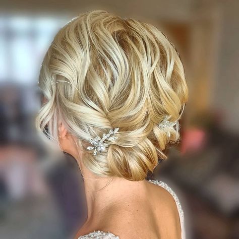 Mother Of The Bride Hair Short, Short Hair Updos, Neck Length Hair, Mother Of The Groom Hairstyles, Updos For Short Hair, Hair For Wedding, Medium Length Updo, Short Hair Up, Short Hair Bun