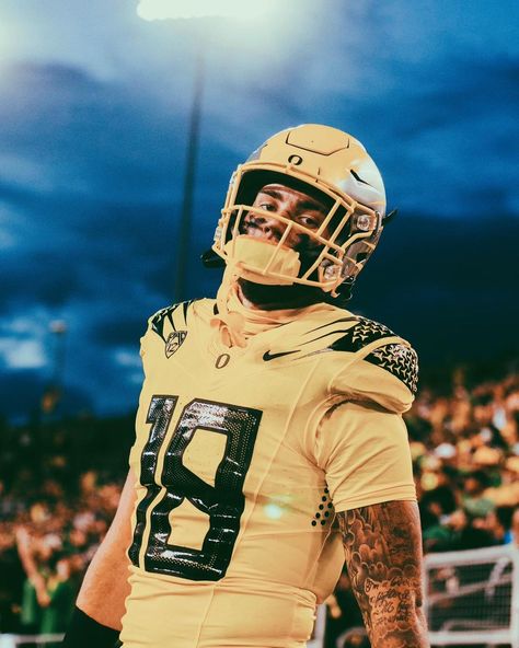 Let’s take a trip and walk through hell… I know my way around… | Instagram Spencer Webb, Wvu Football, Duck Wallpaper, Sport Art, Football Pictures, Football Outfits, Oregon Ducks, College Football, American Football