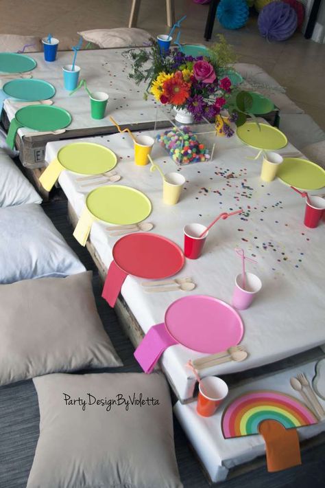 Rainbow Theme Kitty Party Ideas, True Birthday Party, Pallets Table, Kids Party Tables, Rainbow Party Supplies, Rainbow Kingdom, Boho Birthday Party, Rainbow Theme Party, Table Setting Ideas