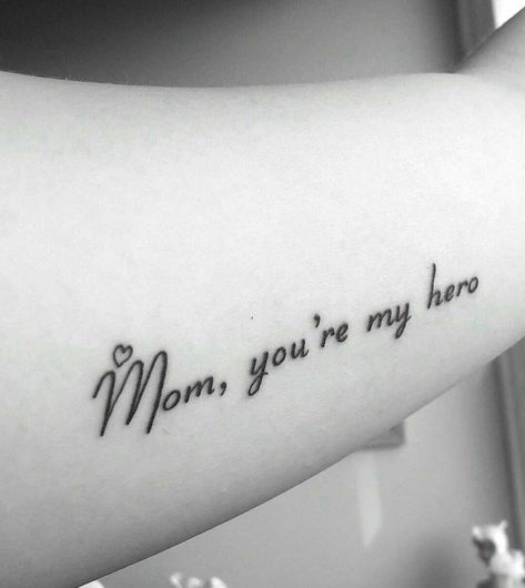 I got a tattoo for my dad, I felt that my mom deserves equal representation Mom Tattoo Quotes, Tatoo Lettering, Tattoos For Women Small Meaningful, Mama Tattoo, Dragons Tattoo, Daughter Tattoo, Remembrance Tattoos, Mother Tattoos, Inspiration Tattoos