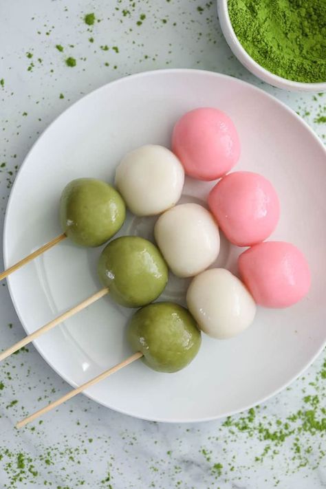 Hanami Dango, Korean Sweets, Japanese Dumplings, Flour Dumplings, Sakura Mochi, Tuna Sashimi, Tokyo Food, Mochi Recipe, Japanese Pancake