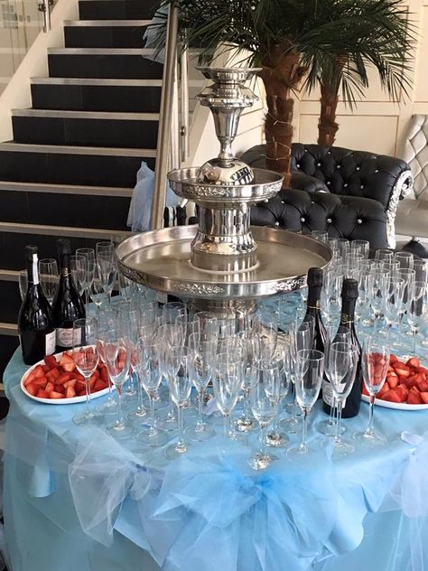 Drink Table Ideas Beverage Stations, Champagne Fountain, Moms 60th, Water Fountain Design, Fountain Ideas, Champagne Birthday, London Wedding Venues, All Inclusive Wedding, Fountain Design