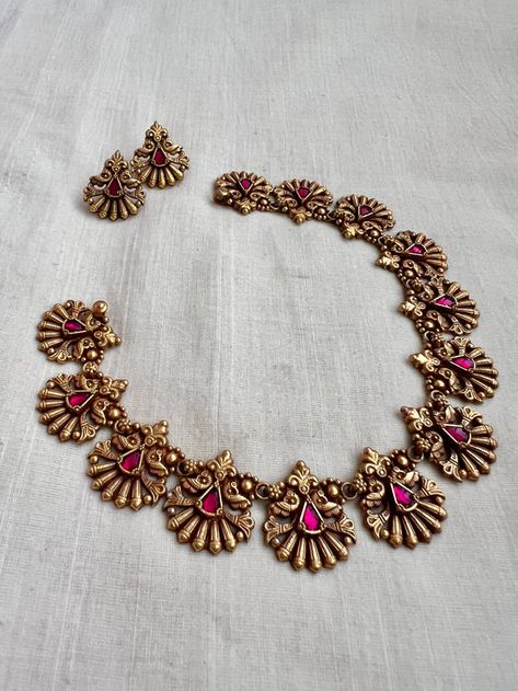 Ruby Necklace Set, Ruby Necklace Designs, Simple Necklace Designs, Gold Jewels Design, Neck Pieces Jewelry, Antique Necklaces Design, Choker Necklace Designs, New Gold Jewellery Designs, Gold Earrings Models