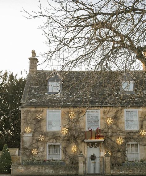 Countryside Christmas, Winter House Exterior, 2025 Moodboard, I Support You, Cosy Christmas, Cottage Christmas, Christmas Interiors, I Love Your, Inspire Me Home Decor