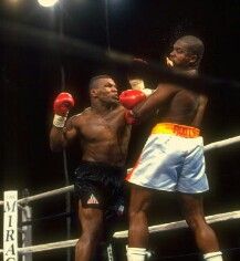 Mike Tyson attacking Razor Ruddock Boxing Photography, Boxing Photos, Mike Tyson Boxing, Iron Mike Tyson, Ali Boxing, Muhammad Ali Boxing, Good For Nothing, Vintage Boxing, Boxing Images