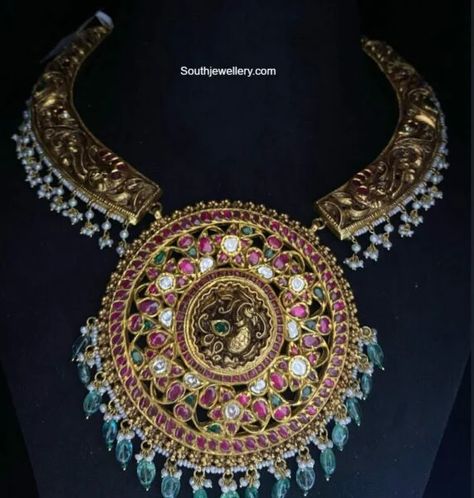 Nakshi kante necklace with kundan pendant photo Kundan Kante Necklace, Kante Gold Necklaces, Kundan Pendants, Diamond Earrings For Women, Beautiful Gold Necklaces, Antique Bridal Jewelry, Bride Jewelry, Indian Jewellery Design, Antique Gold Jewelry