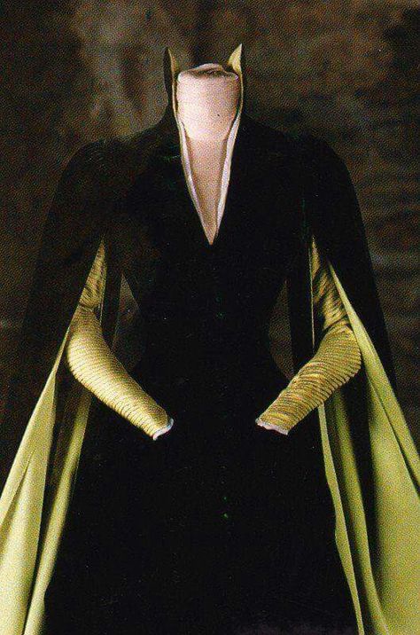 Mina's Green Velvet Dress From Bram Stoker's Dracula Green Velvet Gown, Castlevania Dracula, Dracula Costume, Eiko Ishioka, Medieval Gown, Bram Stoker's Dracula, Bram Stoker, Stripe Outfits, Winona Ryder