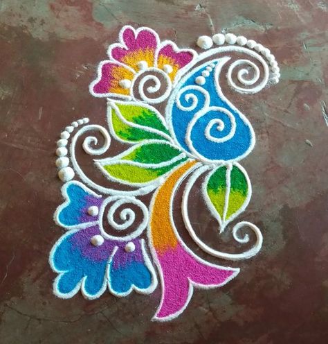 Small Cute Rangoli Designs, Rangoli Simple Design Easy, Rangoli With Chalk, Rangoli Designs With Colors, 2024 Rangoli, 2023 Rangoli, Simple Border Rangoli, Rangoli Mandala, Diy Rangoli