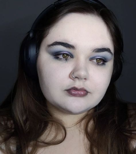 Daily smokey eye look! This kind of reminds me of some outdated makeup style but I can't put my finger on what year it would be from 🤨 But also it reminds me of the blue filter that is all over the first twilight movie @lottielondon Shimmer lip glaze 🖤 gifted @urbandecaycosmetics primer potion 🖤 gifted @glamlite Ghostface lives palette Gray eyeshadow, eyeshadow, eyeoutfits, grey, gray, grunge, grunge aesthetic, makeup ideas, hooded eyes, makeup looks #makeupartist #makeupideas #eyeoutf... Makeup Ideas Hooded Eyes, Eyes Makeup Looks, Gray Eyeshadow, Hooded Eyes Makeup, Smokey Eye Look, Grey Eyeshadow, Blue Filter, Twilight Movie, Eye Look