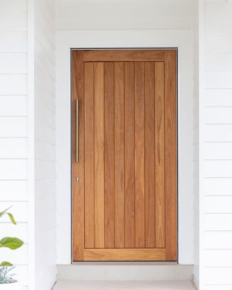 HowsThatHouse on Instagram: "‘Casuarina’ solid timber door • in blackbutt" White Oak Front Doors, House Entrance Doors, Timber Front Door, Wooden Door Entrance, Door Colour, House Front Door Design, White Exterior Houses, Flooring For Stairs, Luxury Vinyl Tile Flooring