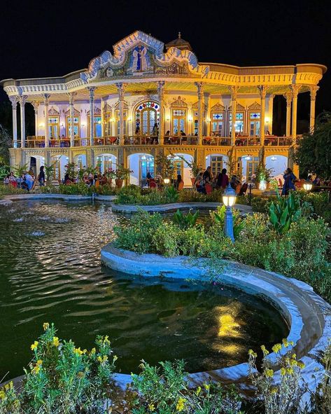 Persian Princess, Dreamscape Architecture, Shiraz Iran, Persian Garden, Persian Architecture, Iran Travel, Tehran Iran, Tourist Places, Shiraz