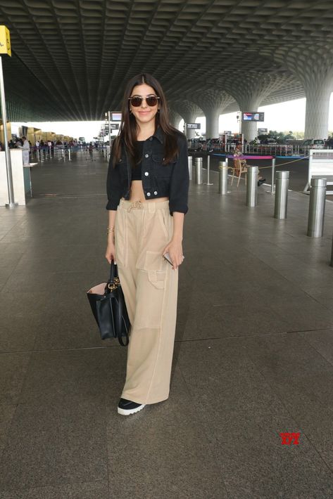 Alaya F Spotted At Airport In Mumbai Departure - Gallery #AlayaF #Airport #Mumbai Alaya F Outfits, Alaya F, At Airport, Bollywood News, Mumbai