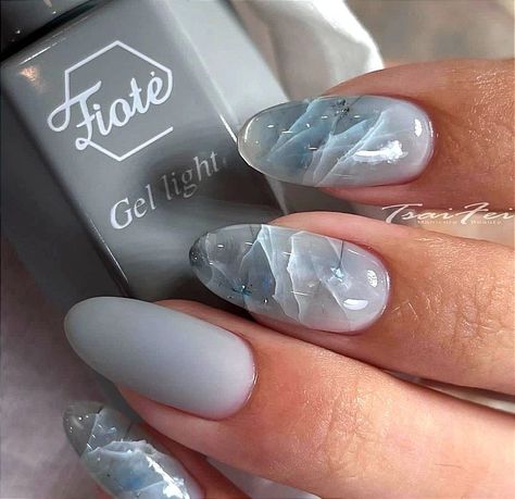 art,why settle for boring nails when you can turn them into eye-catching masterpieces that scream, "Look at me, I'm fabulous!"Nail Korean Marble Nails, Quartz Nails Tutorial, Iceland Nails, Mylar Nail Art, Nail Art Marble, Mylar Nails, Nail Art Creative, Short Fall Nail Designs, Ice Nails