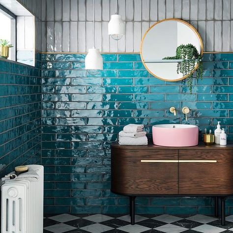 bright color tile bathroom Pink Sink, Beautiful Tile Bathroom, Teal Tile, Colorful Bathroom Tile, Teal Bathroom, Topps Tiles, Bad Inspiration, Interior Vintage, Decor Ikea