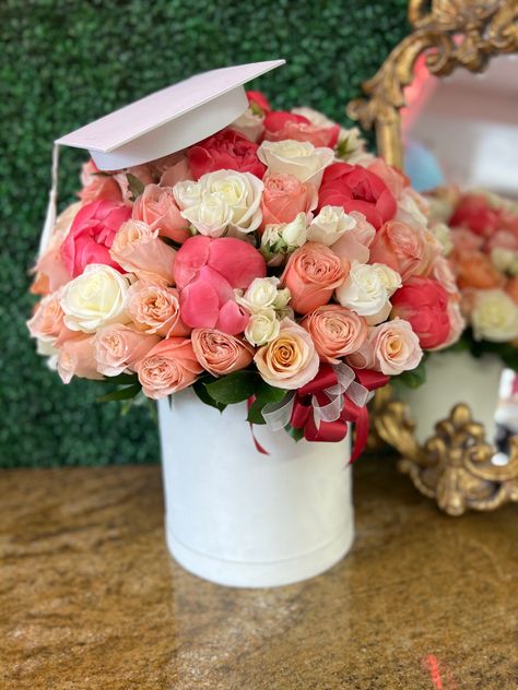 Graduation Arrangements, Flower Bouquet For Graduation, College Graduation Flowers Bouquet, Graduation Flower Arrangements, Floral Centerpieces For Graduation Party, Graduation Flowers Bouquet Ideas, Flower Bouquet Graduation, Graduation Bouquet Ideas, Graduation Flowers Bouquet