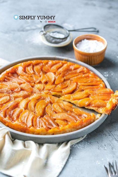 Dieses Tarte Tatin Rezept ist typisch französisch und kommt wie das Original daher - mit knusprigem Mürbeteig und karamellisierten Äpfeln. Hier klicken! Tart Tartin Recipe, Cottagecore Moodboard, Tarte Tartin, Tart Tatin, Tarte Tatin Recipe, Cake Cookies, Chocolate Cake, Meal Planning, Tart