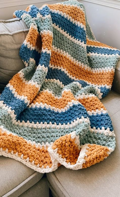 Modern Haken, Chunky Crochet Blanket Pattern, Crochet Throw Pattern, Chunky Crochet Blanket, Crocheted Blanket, Mode Crochet, Easy Crochet Blanket, Bernat Blanket Yarn, Crochet Blanket Designs