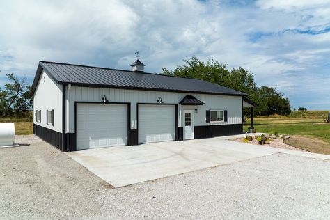 Pole Building Garage, Metal Pole Barns, Hobby Garage, Pole Barn Designs, Metal Garage Buildings, Pole Barn Garage, Equestrian Building, Morton Building, Metal Garage