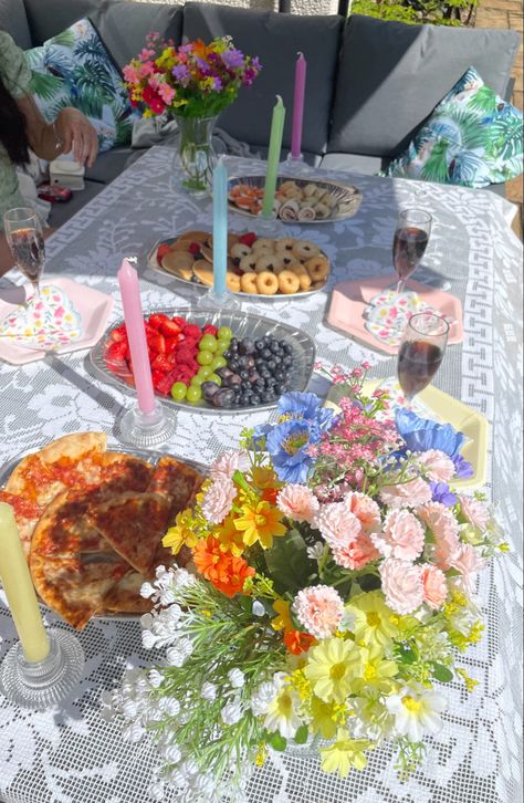 Cute Garden Birthday Party, Outdoor Spring Birthday Party Ideas, Outdoor Picnic Party Food, Outdoor Patio Birthday Party Ideas, 18th Summer Birthday Party Ideas, Bright Garden Party, Summer 18th Birthday Party Ideas, Rainbow Garden Party, Spring Picnic Party