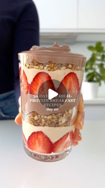 Selma | easy gluten free recipes on Instagram: "High-protein Chocolate Peanut Butter Parfait🤩 I used nonfat Greek yogurt in this that contains 13g protein per 100g, so this whole parfait contains over 30g protein☺️ • More healthy recipes in my Ebook which has 100 easy recipes, link in my profile🥰 • For the chocolate layer: 1/2 cup (lactose-free) nonfat/low fat Greek yogurt (120 ml / about 125g) 1 tablespoon unsweetened cacao powder 1 teaspoon maple syrup / honey • For the peanut butter layer: 1/2 cup (lactose-free) nonfat/low fat Greek yogurt (120 ml / about 125g) 1 tablespoon unsweetened peanut butter 1 teaspoon maple syrup / honey • Toppings: homemade granola, recipe below 5 strawberries, sliced • 1. Mix the ingredients of the chocolate layer together 2. Mix the ingredients of the pean Peanut Butter Parfait, Homemade Granola Recipe, 30g Protein, Protein Chocolate, Nonfat Greek Yogurt, Tropical Smoothie, Granola Recipe, Food Concept, Gluten Free Recipes Easy