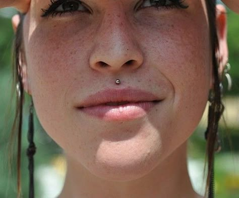 150 Medusa Piercing Ideas, Jewelry, Scar, Pain, Aftercare, Risks cool  Check more at http://fabulousdesign.net/medusa-piercing/ Beautiful Medusa, Spiderbite Piercings, Philtrum Piercing, Single Piercing, Medusa Piercing, Piercing Nose, Face Piercings, Piercings For Girls, Cool Piercings