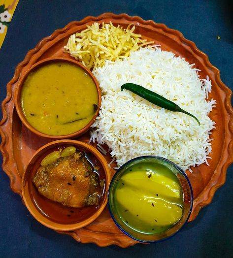 Bengali Food Thali, Bengali Thali, Food Thali, Platter Food, Variety Food, Feasting Table, Meal Planning Menus, Food Pic, Bengali Food