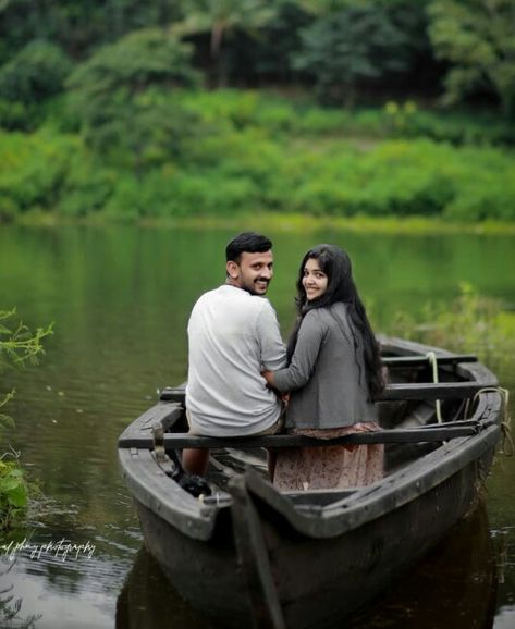 Honnavara Pre Wedding Shoot, Preshoot Poses, Boating Photoshoot, Prewedding Pose, Couples Candid Photography, Kerala Photography, Boat Photoshoot, Pre Wedding Photoshoot Props, Indian Bride Photography Poses