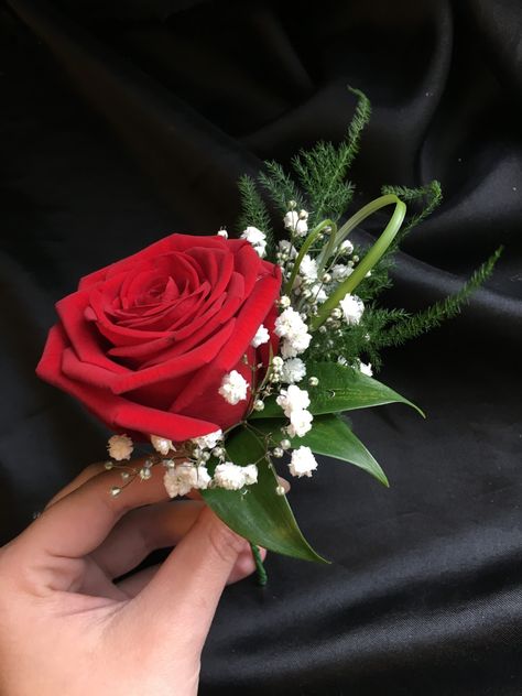 Red Boutineer Ideas, Red Rose Boutineer, Red Flower Boutonniere, Red Rose Boutonniere Wedding, Red Rose Prom Bouquet, Red Rose Buttonhole, Wedding Bouquets Roses Red, Red Boutineer, Rose Boutineer