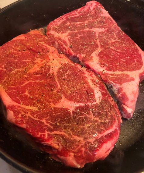 Pan Fried Steak Ribeye, How To Fry Steak, How To Pan Fry Steak, Stovetop Steak Recipes, Stovetop Steak, Beef Bottom Round Steak, Pan Fried Steak, Frying Pan Recipes, Pan Fry Steak