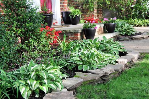 Easy Landscaping | Easy Maintenance Landscaping | HouseLogic Yard Tips Flagstone Border, Simple Flower Bed Ideas, Rock Flower Beds, Flower Bed Borders, Rock Border, Yard Landscaping Simple, Easy Landscaping, Landscape Designs, Londonderry