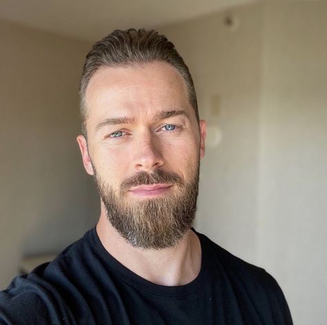 Artem Chigvintsev will return to the Dancing with the Stars tour this week. #DWTS #NikkiBella #ArtemChigvintsev #MeloraHardin Melora Hardin, Artem Chigvintsev, Star Tours, Bella Twins, Nikki Bella, Professional Dancers, Reality Tv Shows, Dancing With The Stars, Tv News