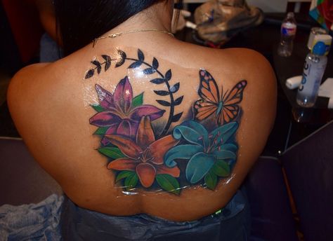 Colorful Back Tattoos For Black Women, Flower Thigh Tattoos Black Women, Colored Arm Tattoos For Women, Tatted Couples, Colorful Tattoos For Black Women, 2000s Tattoos, Color Tattoos On Dark Skin, Colored Tattoos, Dark Skin Tattoo