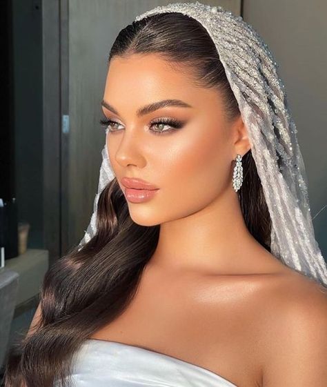 2024 Bridal Hair: Gorgeous Long & Short Wedding Styles Lebanese Bridal Hair, Persian Wedding Makeup, Lebanese Wedding Makeup, Luxury Bridal Makeup, Arab Bridal Makeup, Arabic Wedding Makeup, Arab Wedding Makeup, Cathedral Veil Hairstyle, Arabic Bridal Makeup